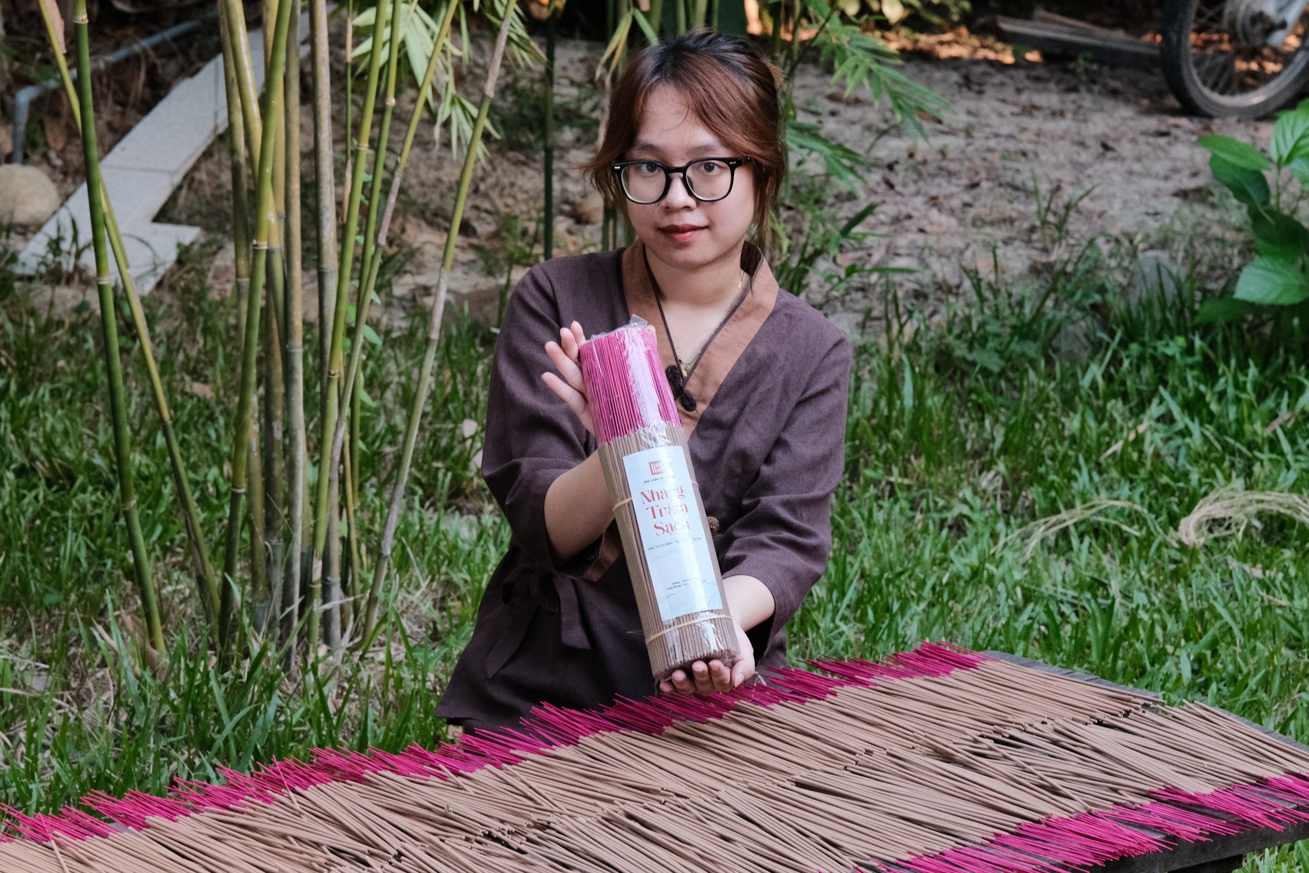 Nhang Trầm Hương Có Tăm Tiệm Huế – Bó 200 Que Nhang Chân Đỏ - Ảnh 7